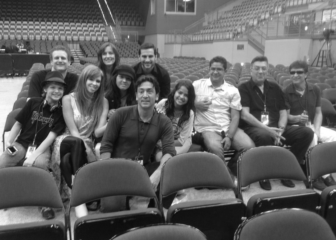 IDA artists and team together at an arena